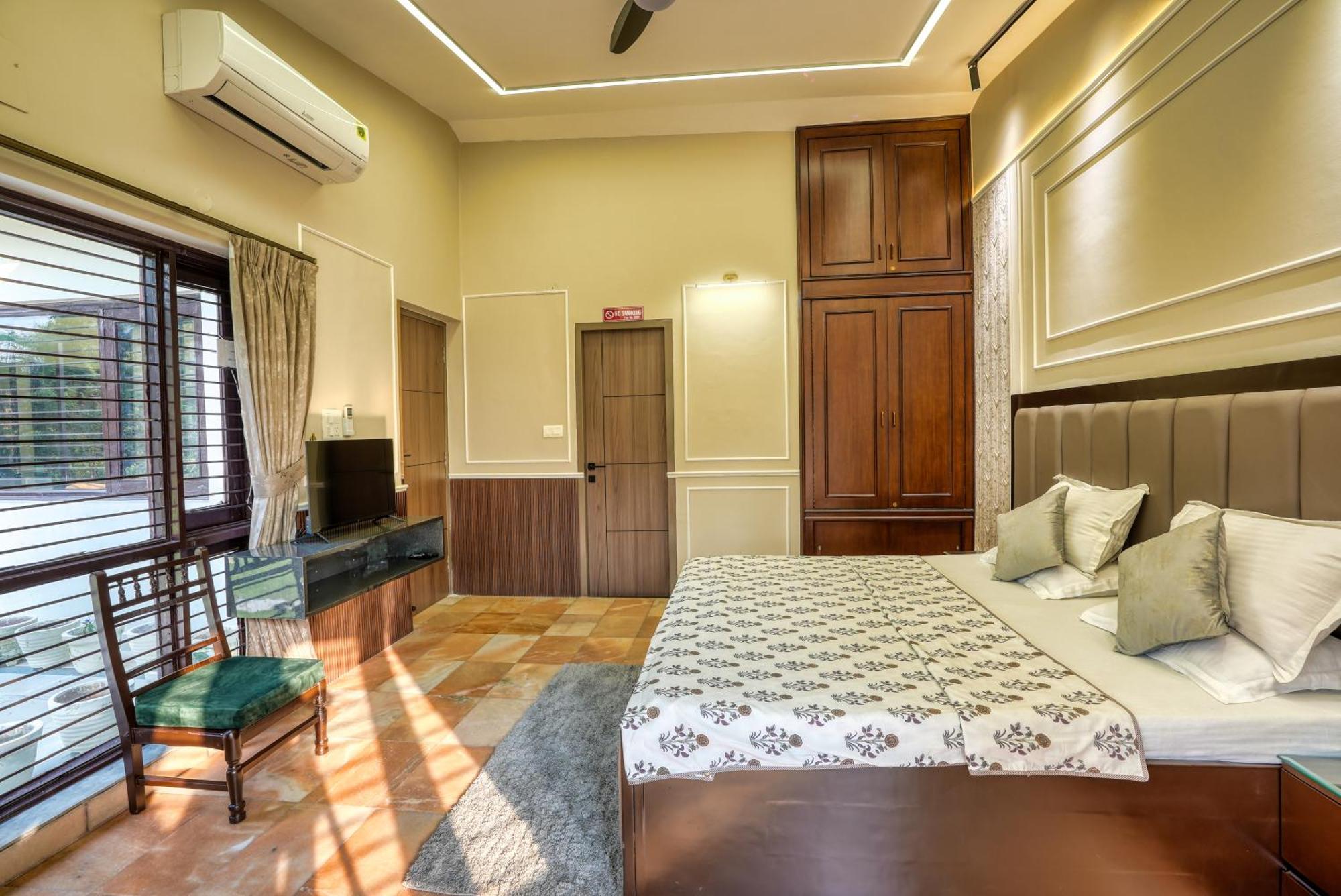 Villa Farm The Retreat - With Private Pool Manesar Exterior foto