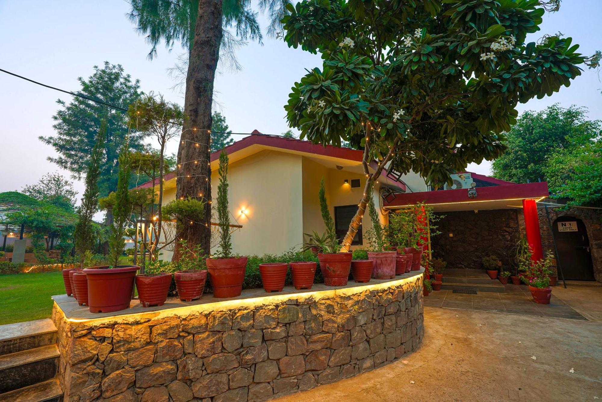 Villa Farm The Retreat - With Private Pool Manesar Exterior foto