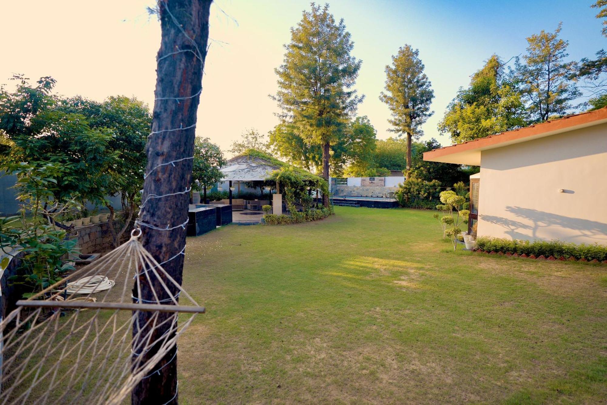 Villa Farm The Retreat - With Private Pool Manesar Exterior foto