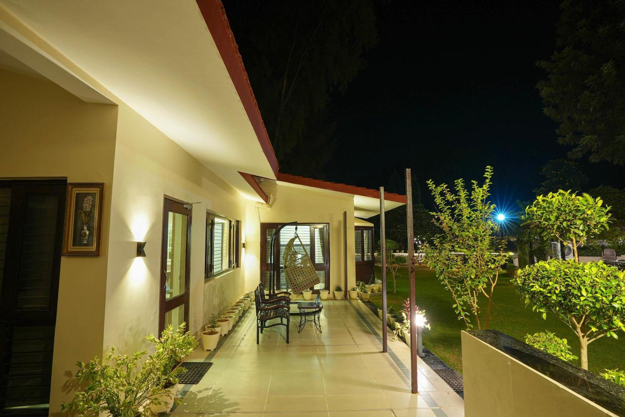 Villa Farm The Retreat - With Private Pool Manesar Exterior foto